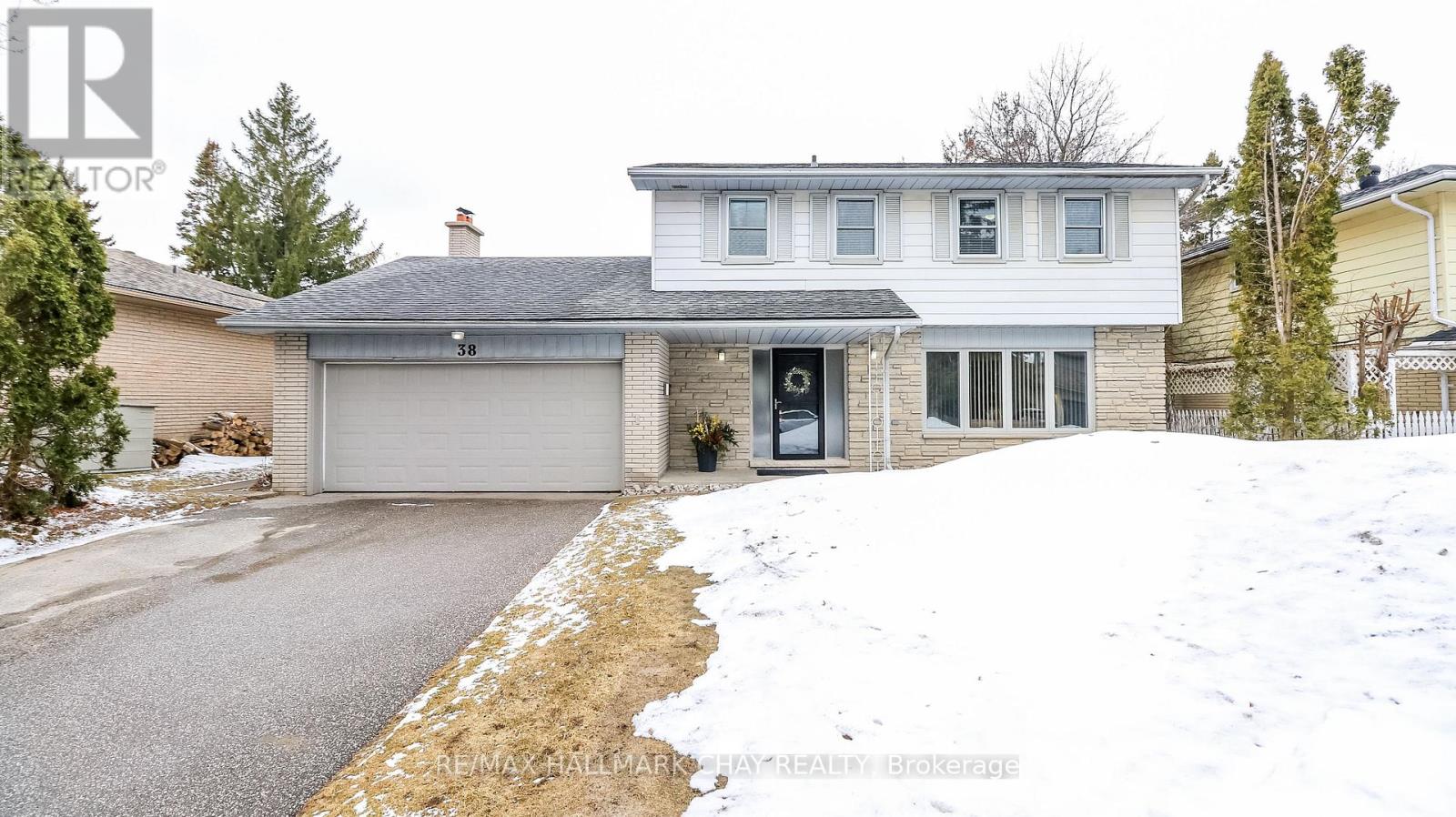 38 Peacock Lane, Barrie, Ontario  L4N 3R8 - Photo 3 - S12904020