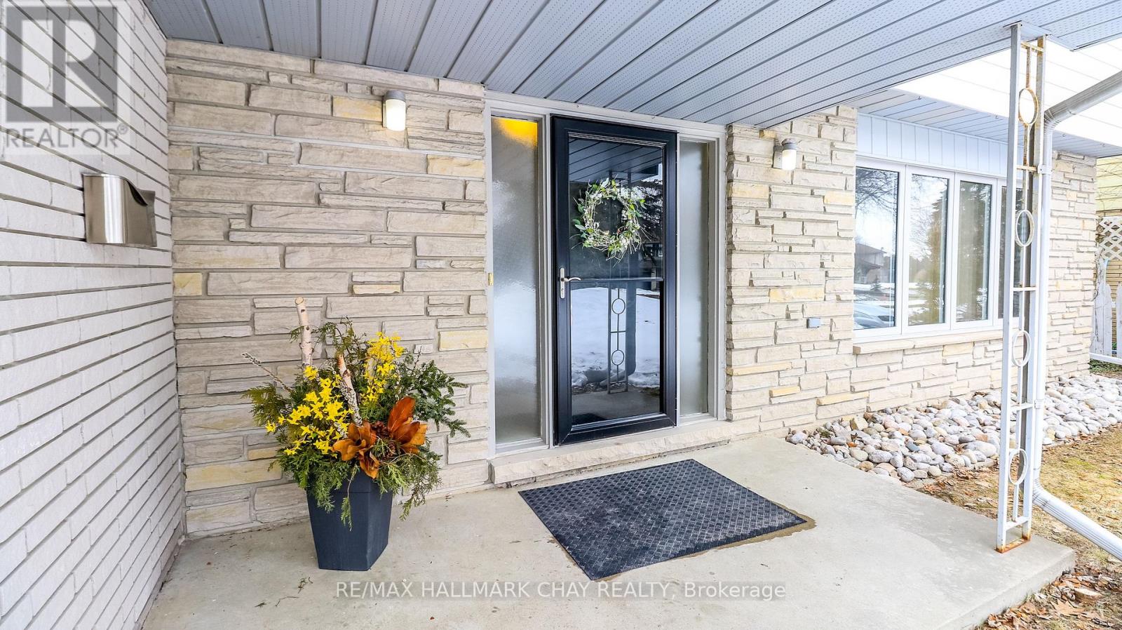 38 Peacock Lane, Barrie, Ontario  L4N 3R8 - Photo 4 - S12904020