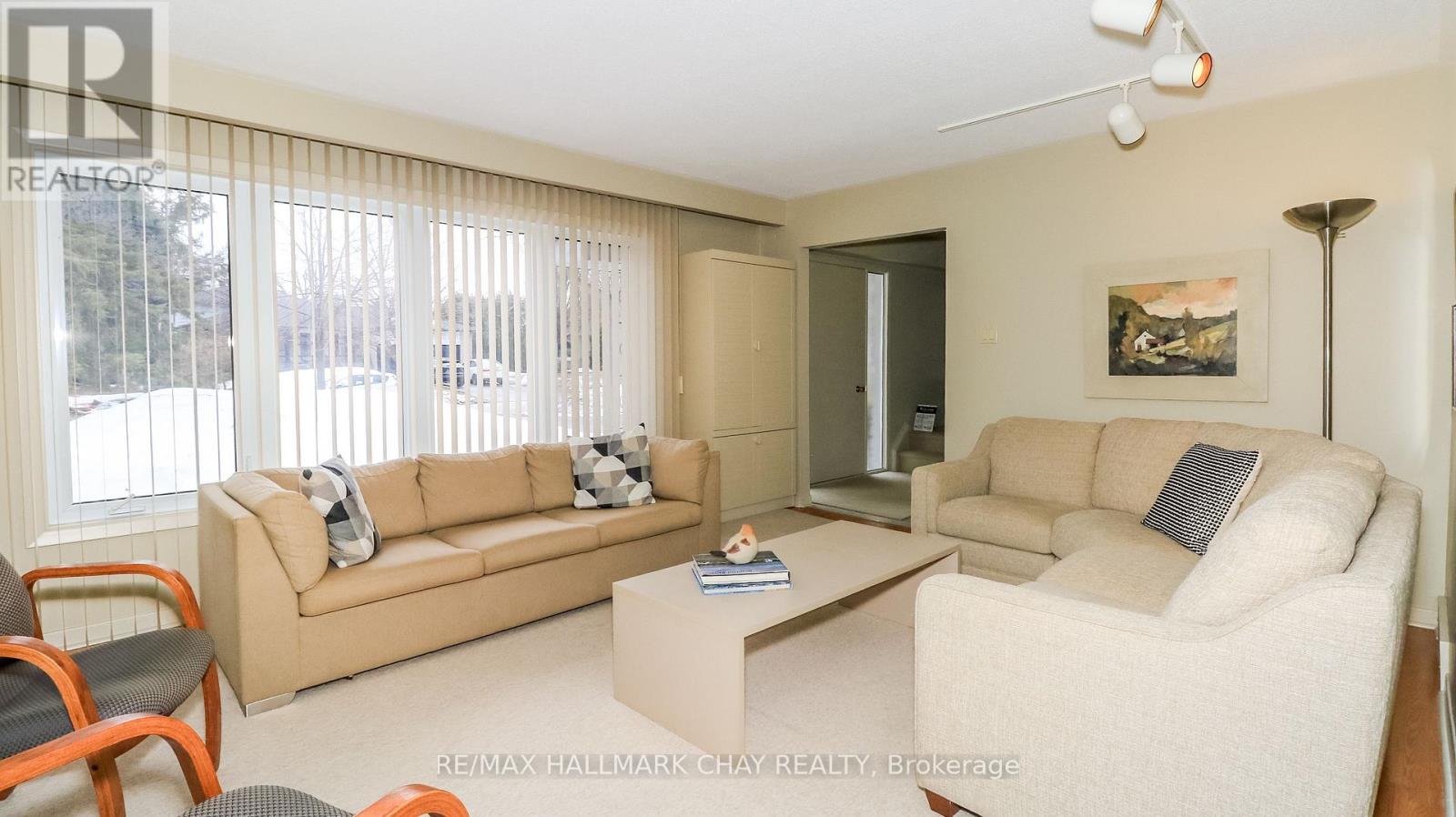 38 Peacock Lane, Barrie, Ontario  L4N 3R8 - Photo 7 - S12904020