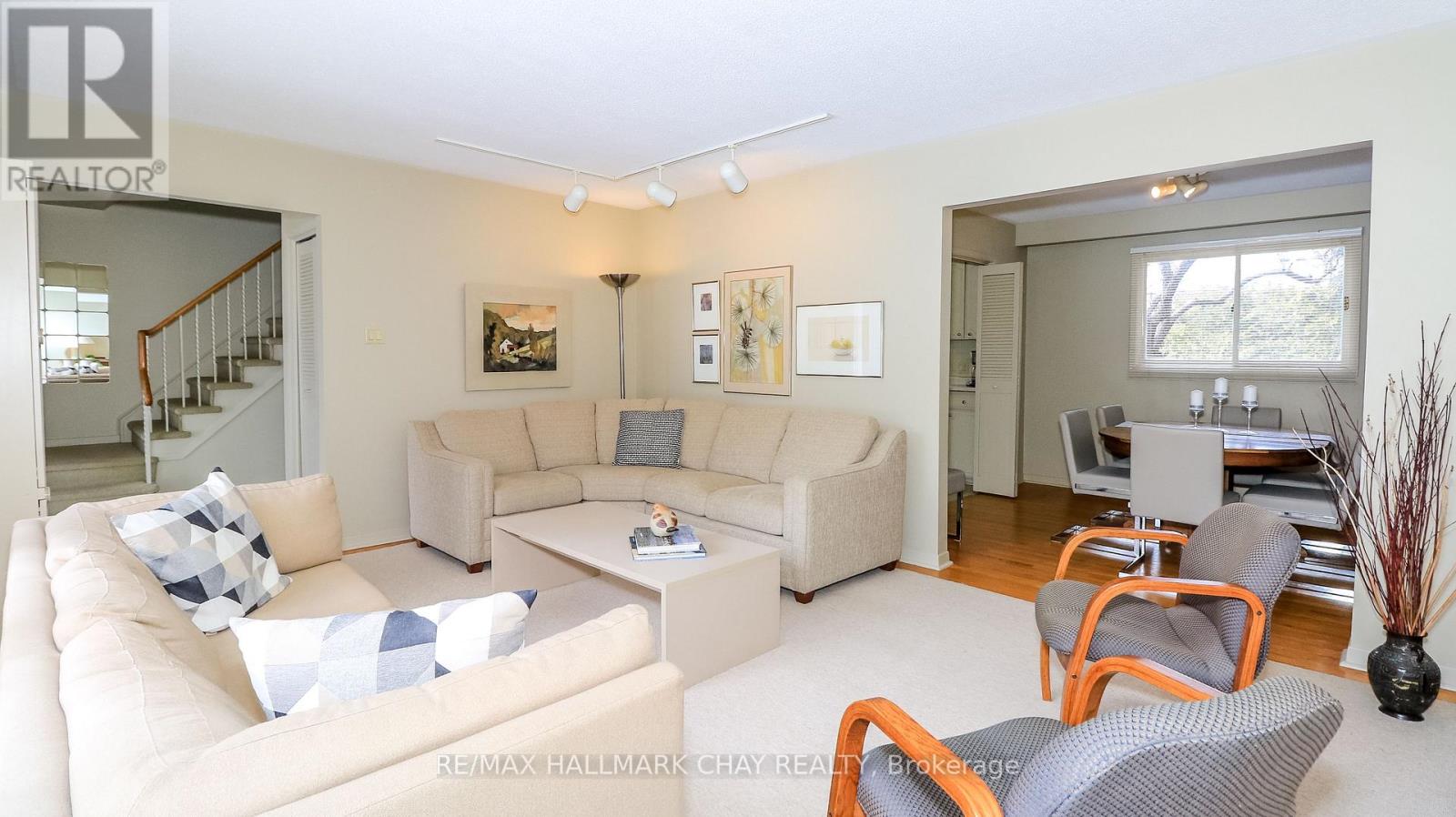 38 Peacock Lane, Barrie, Ontario  L4N 3R8 - Photo 9 - S12904020