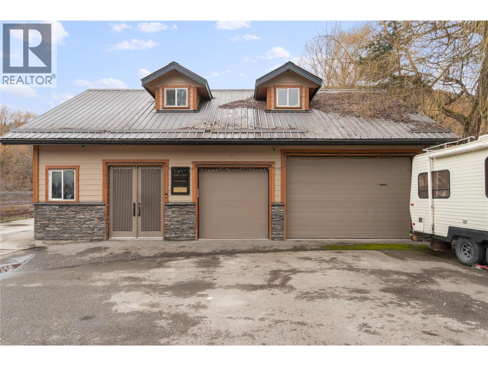 3960 50 Street Ne, Salmon Arm, British Columbia  V1E 1Y5 - Photo 2 - 10379294