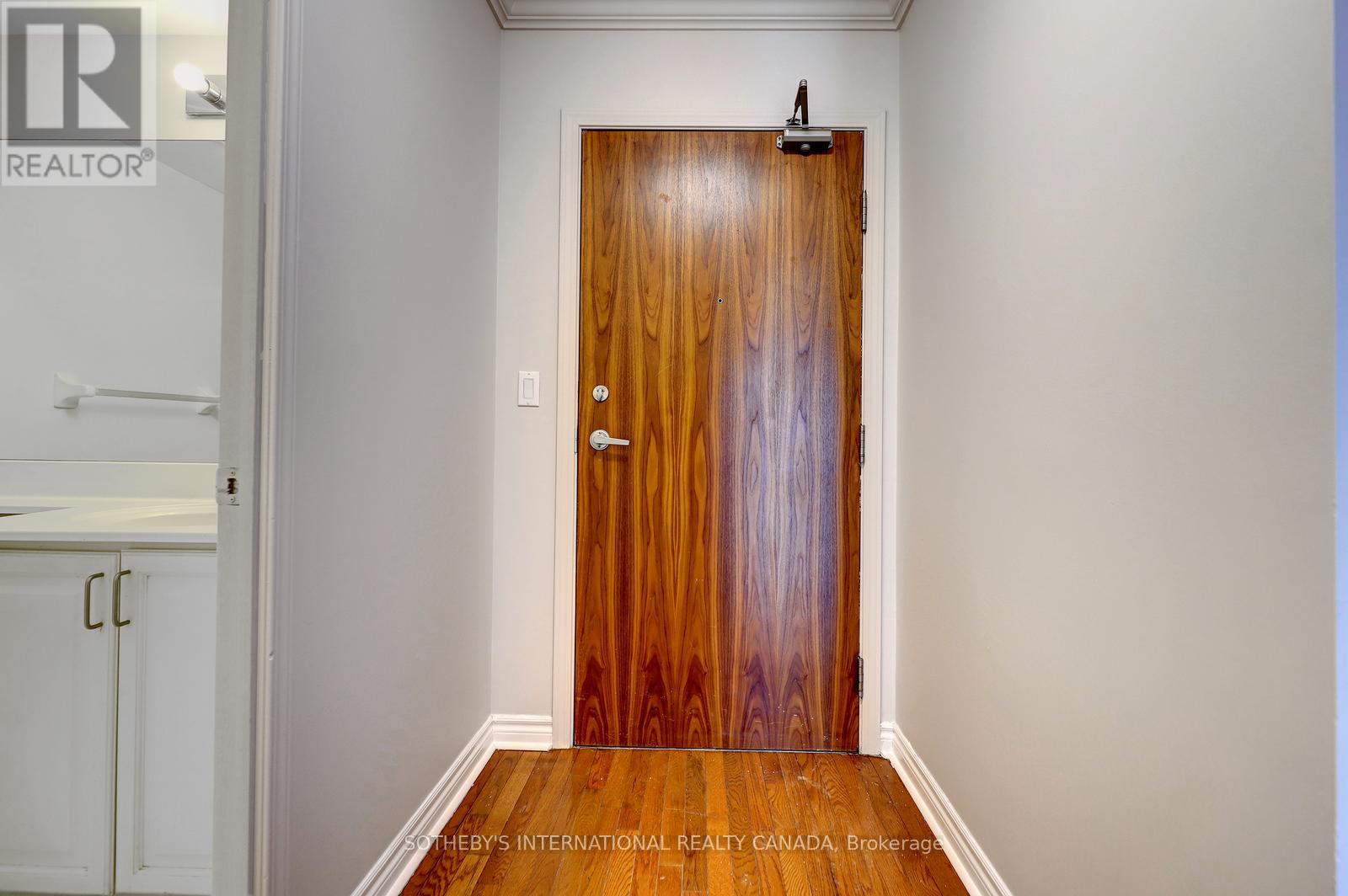 2001 - 1 Elm Drive, Mississauga, Ontario  L5B 3C2 - Photo 3 - W12903850