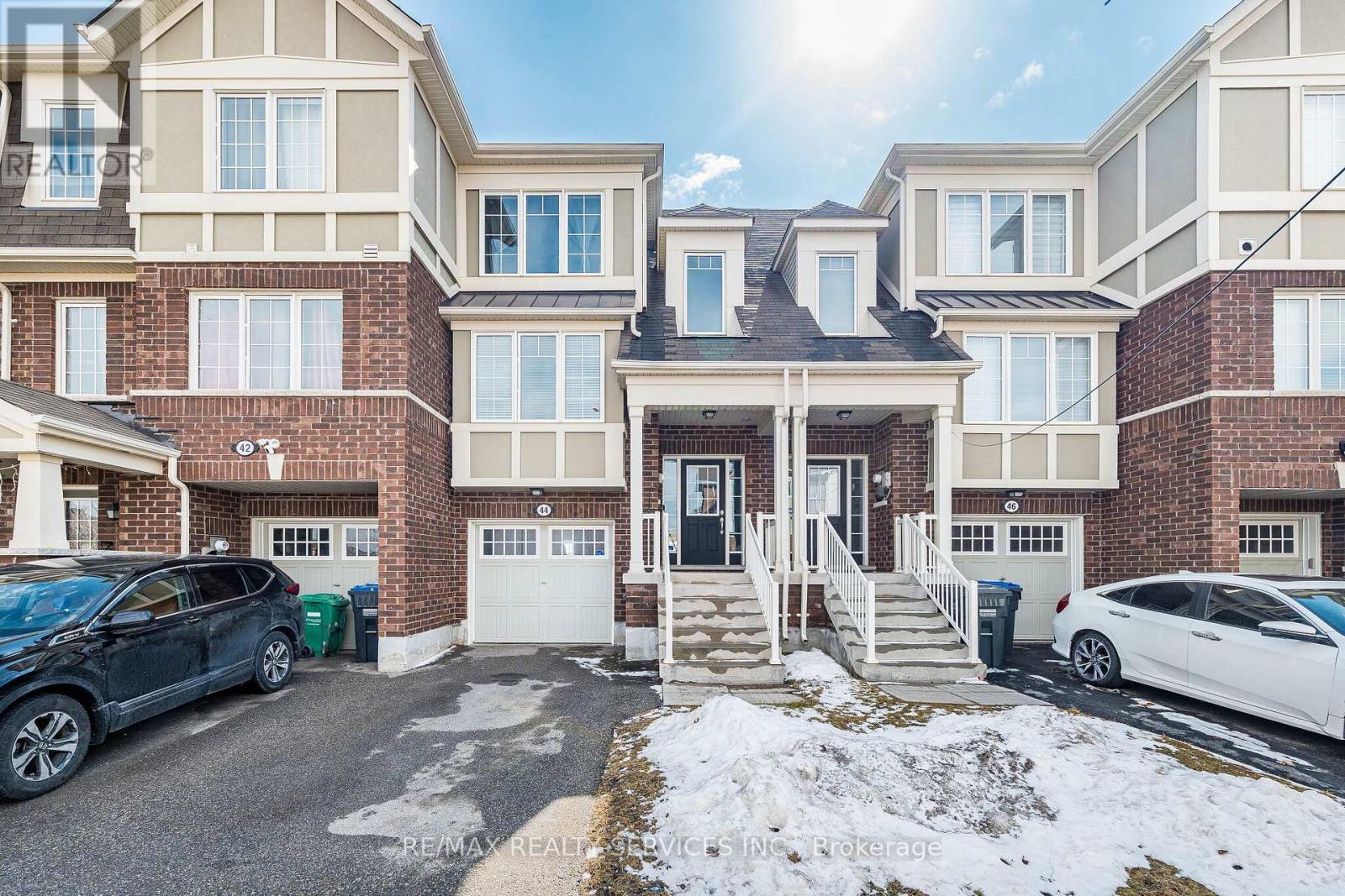 44 Bannister Crescent, Brampton, Ontario  L7A 4H3 - Photo 2 - W12903898