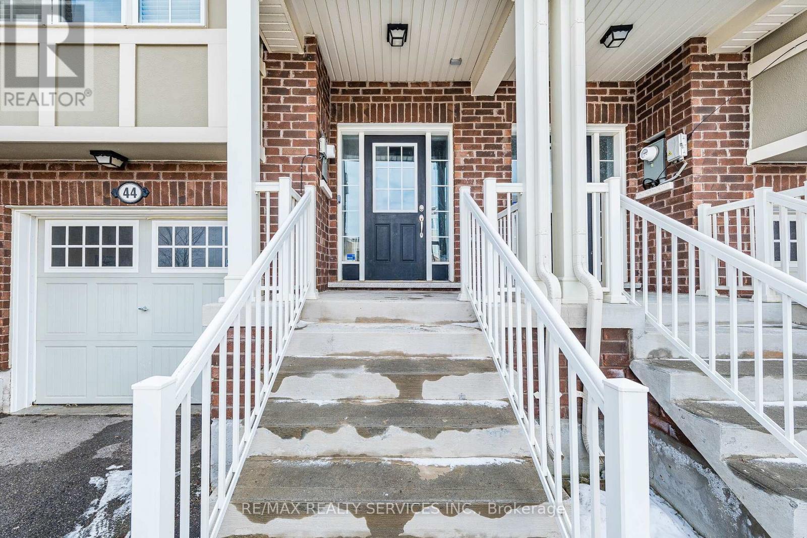 44 Bannister Crescent, Brampton, Ontario  L7A 4H3 - Photo 3 - W12903898