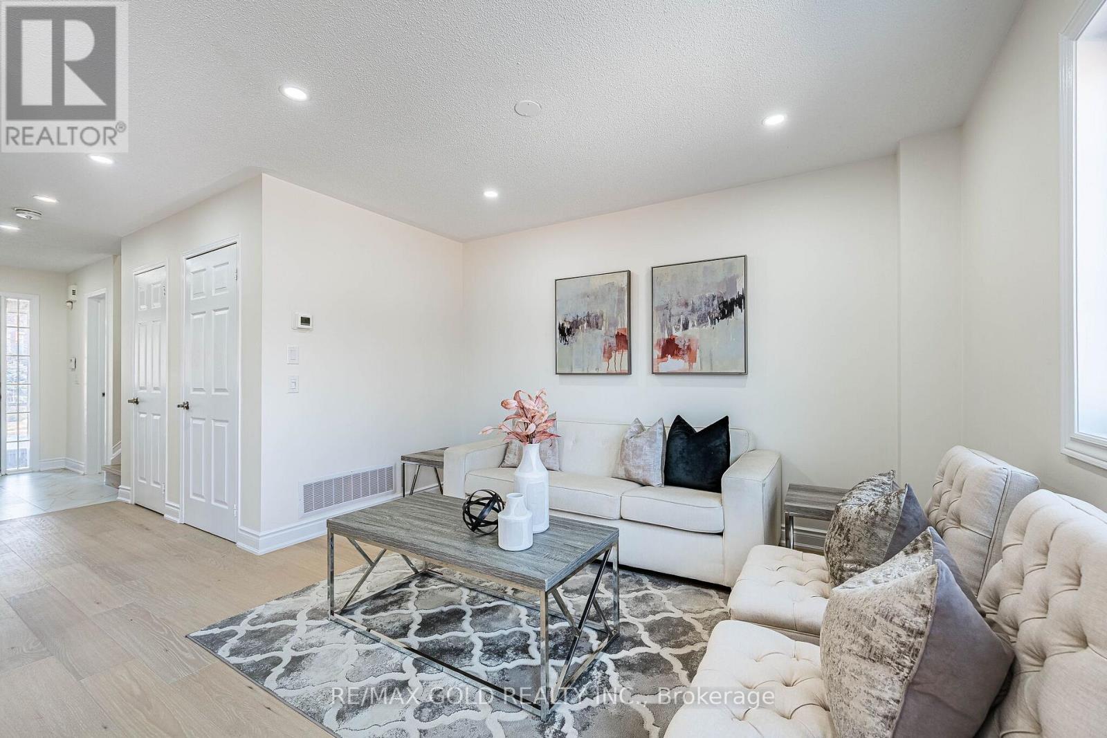 110 Sandyshores Drive, Brampton, Ontario  L6R 2M3 - Photo 11 - W12903900