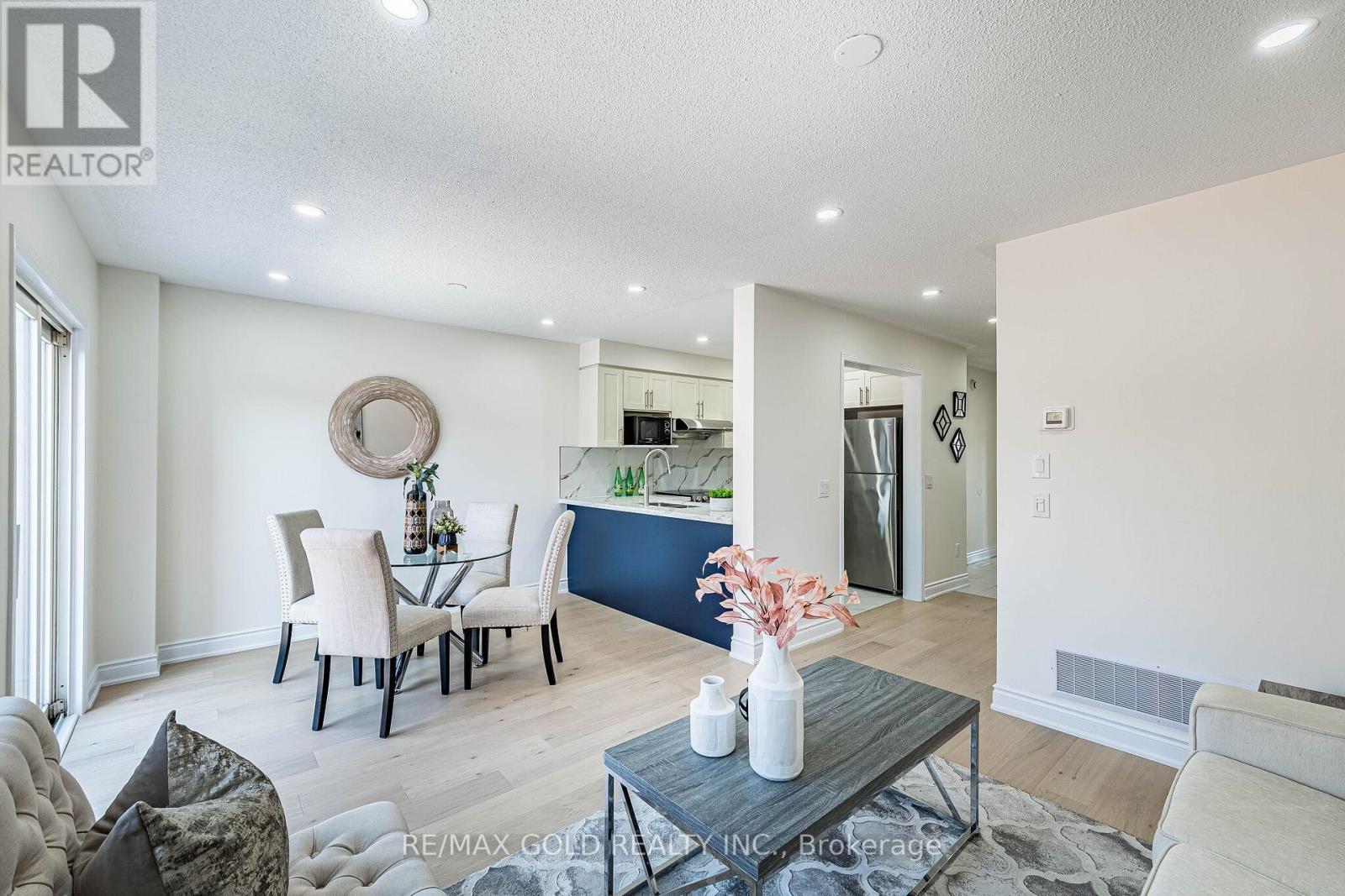 110 Sandyshores Drive, Brampton, Ontario  L6R 2M3 - Photo 9 - W12903900