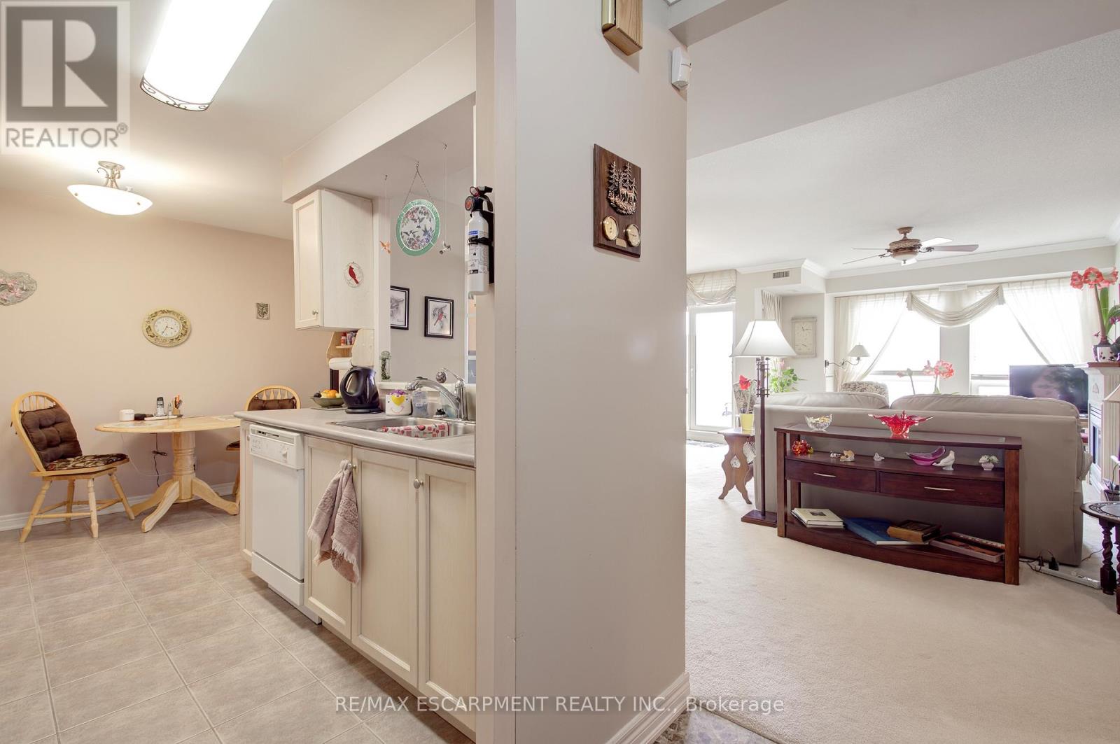 705 - 50 Old Mill Road, Oakville, Ontario  L6J 7W1 - Photo 11 - W12903908