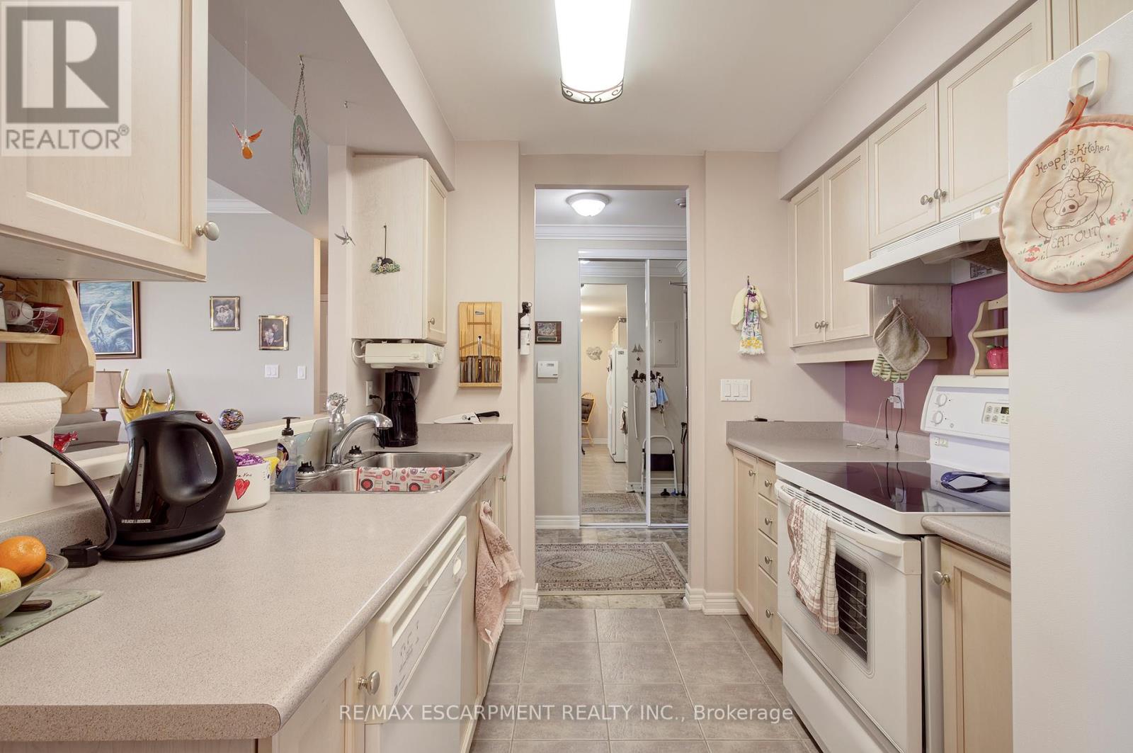 705 - 50 Old Mill Road, Oakville, Ontario  L6J 7W1 - Photo 14 - W12903908