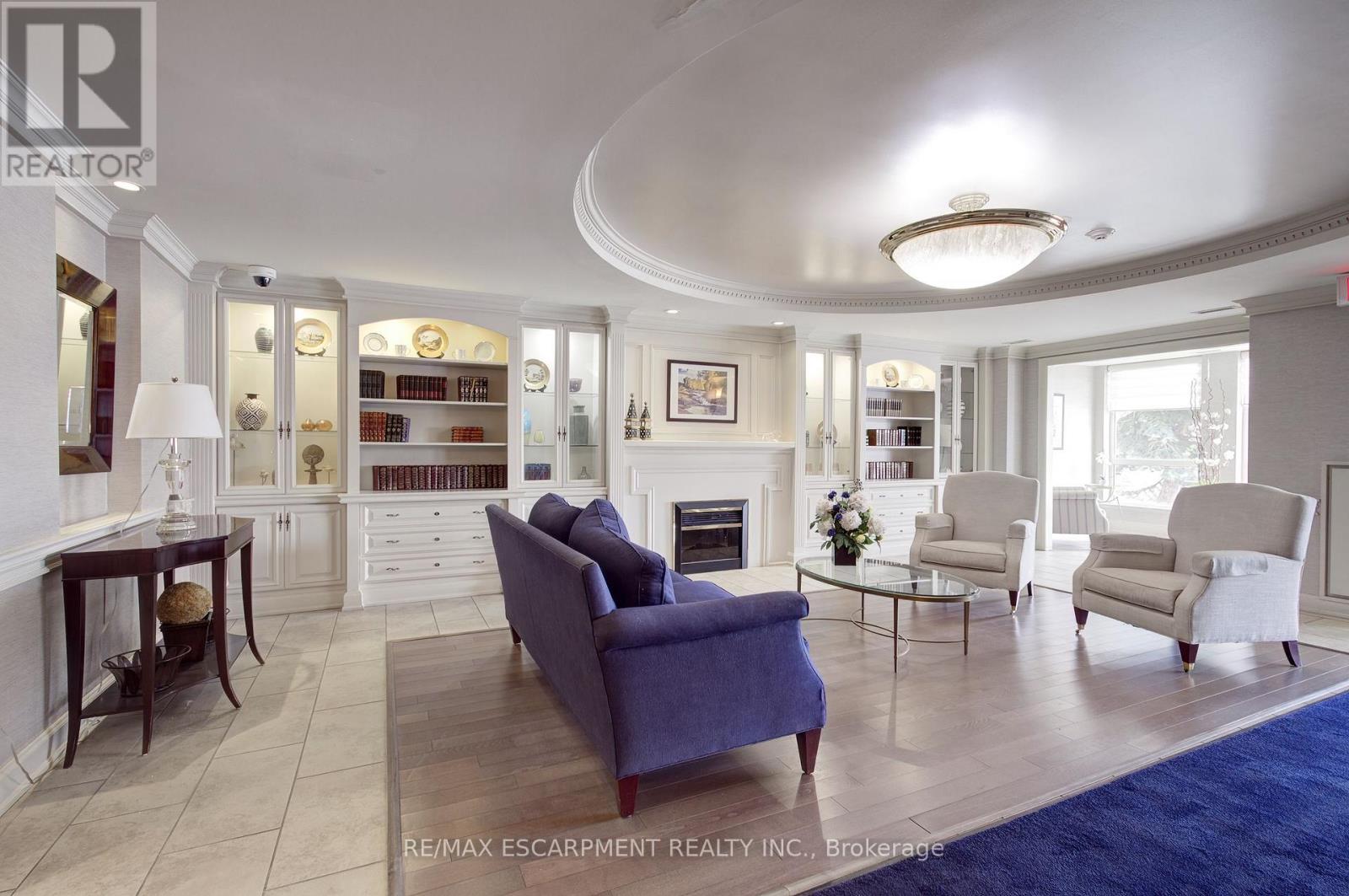 705 - 50 Old Mill Road, Oakville, Ontario  L6J 7W1 - Photo 4 - W12903908