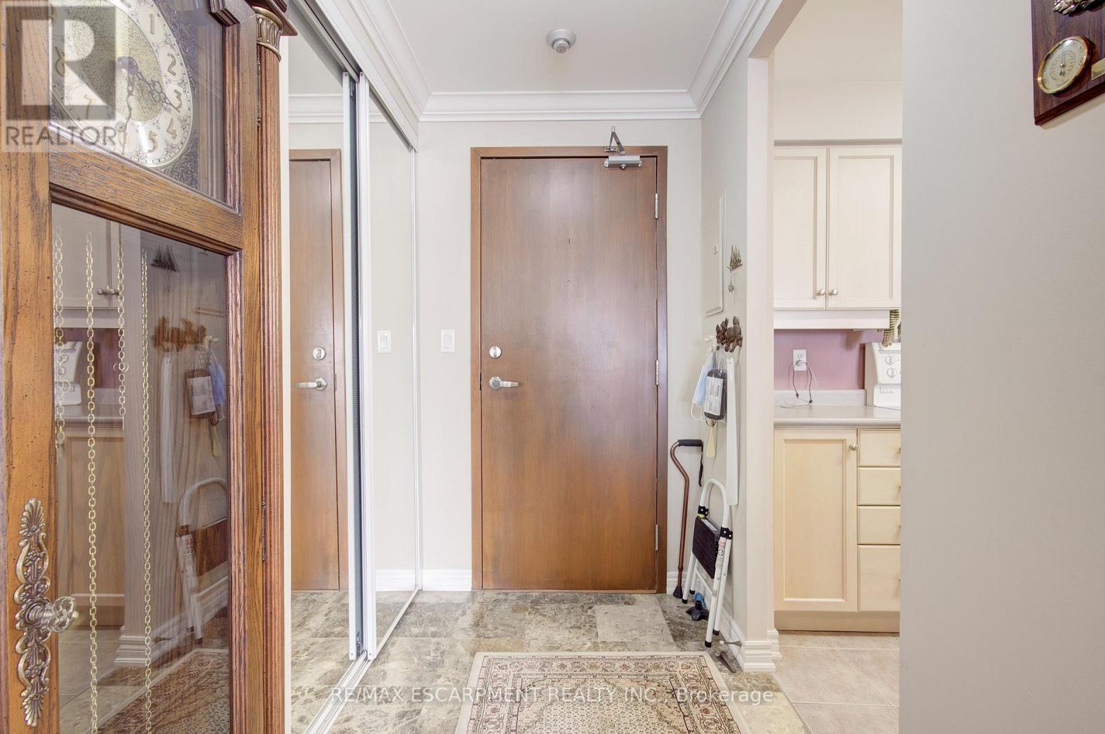 705 - 50 Old Mill Road, Oakville, Ontario  L6J 7W1 - Photo 8 - W12903908