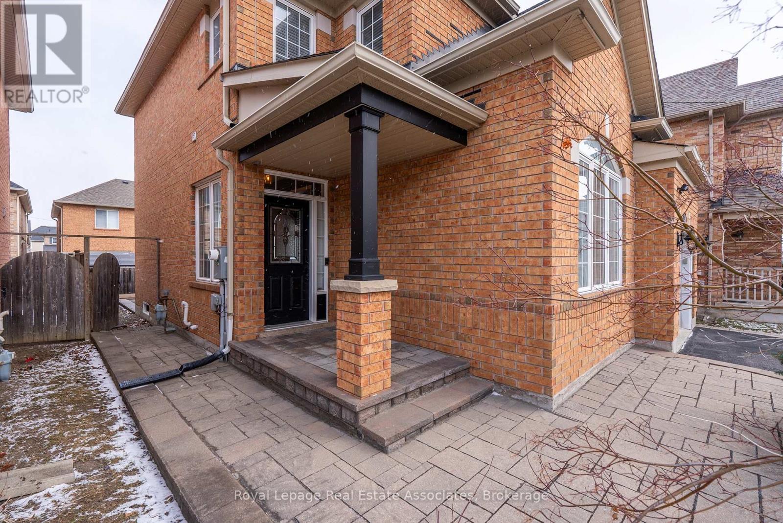 46 Dehaviland Crescent, Brampton, Ontario  L6X 0M9 - Photo 4 - W12904024