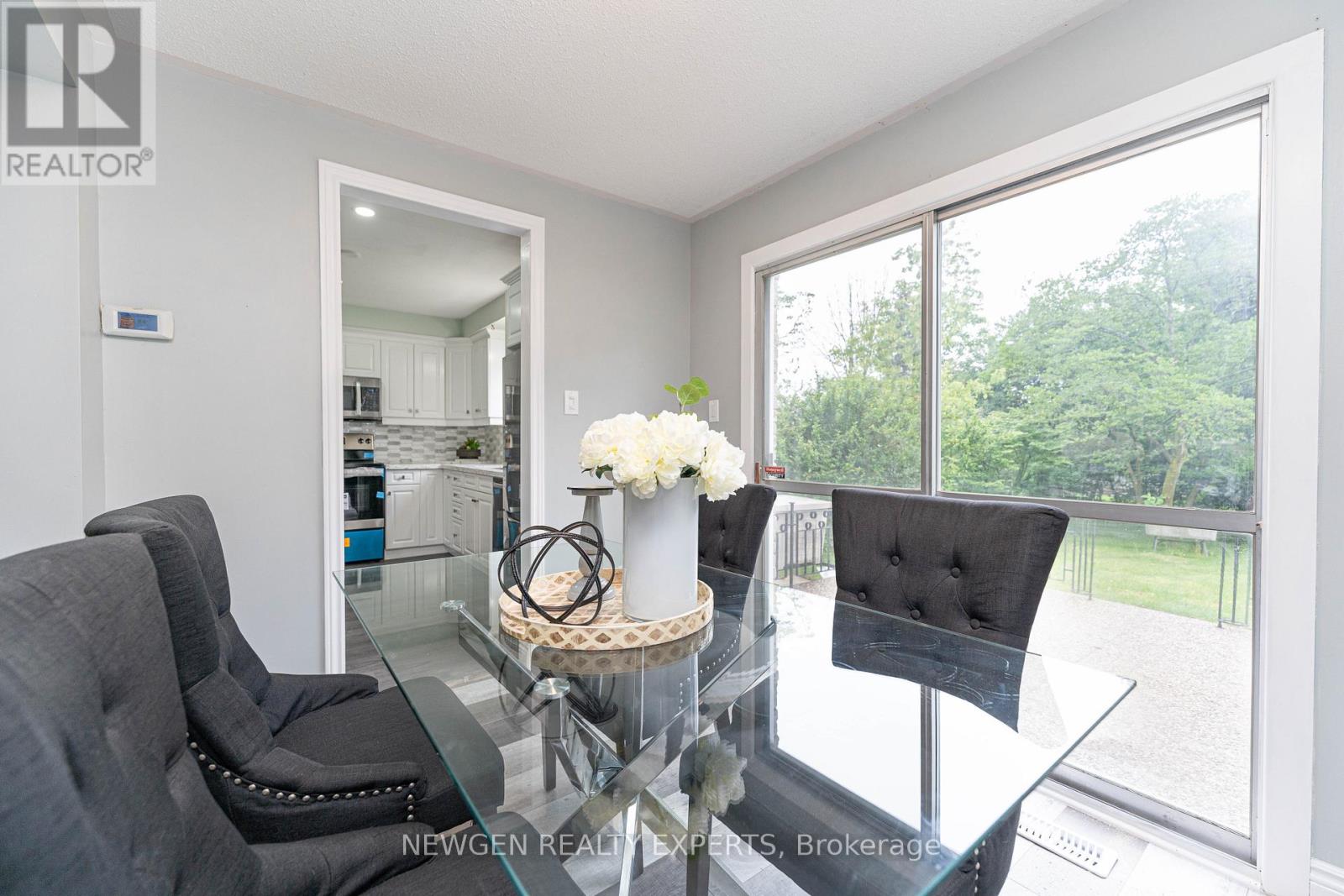 2458 Martin Court, Burlington, Ontario  L7P 2V2 - Photo 10 - W12904028