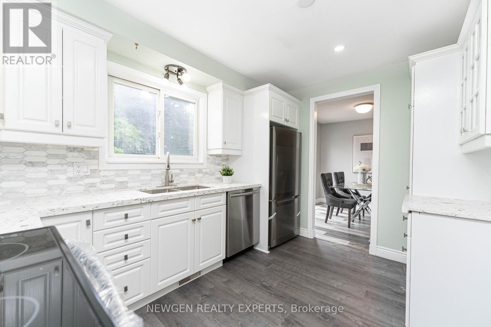 2458 Martin Court, Burlington, Ontario  L7P 2V2 - Photo 11 - W12904028