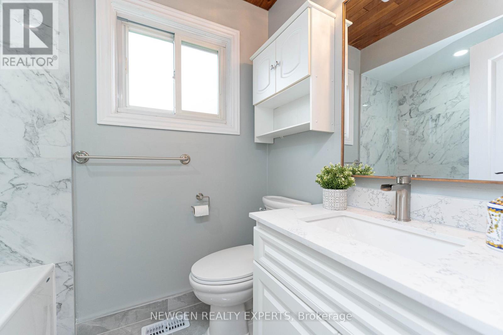 2458 Martin Court, Burlington, Ontario  L7P 2V2 - Photo 18 - W12904028