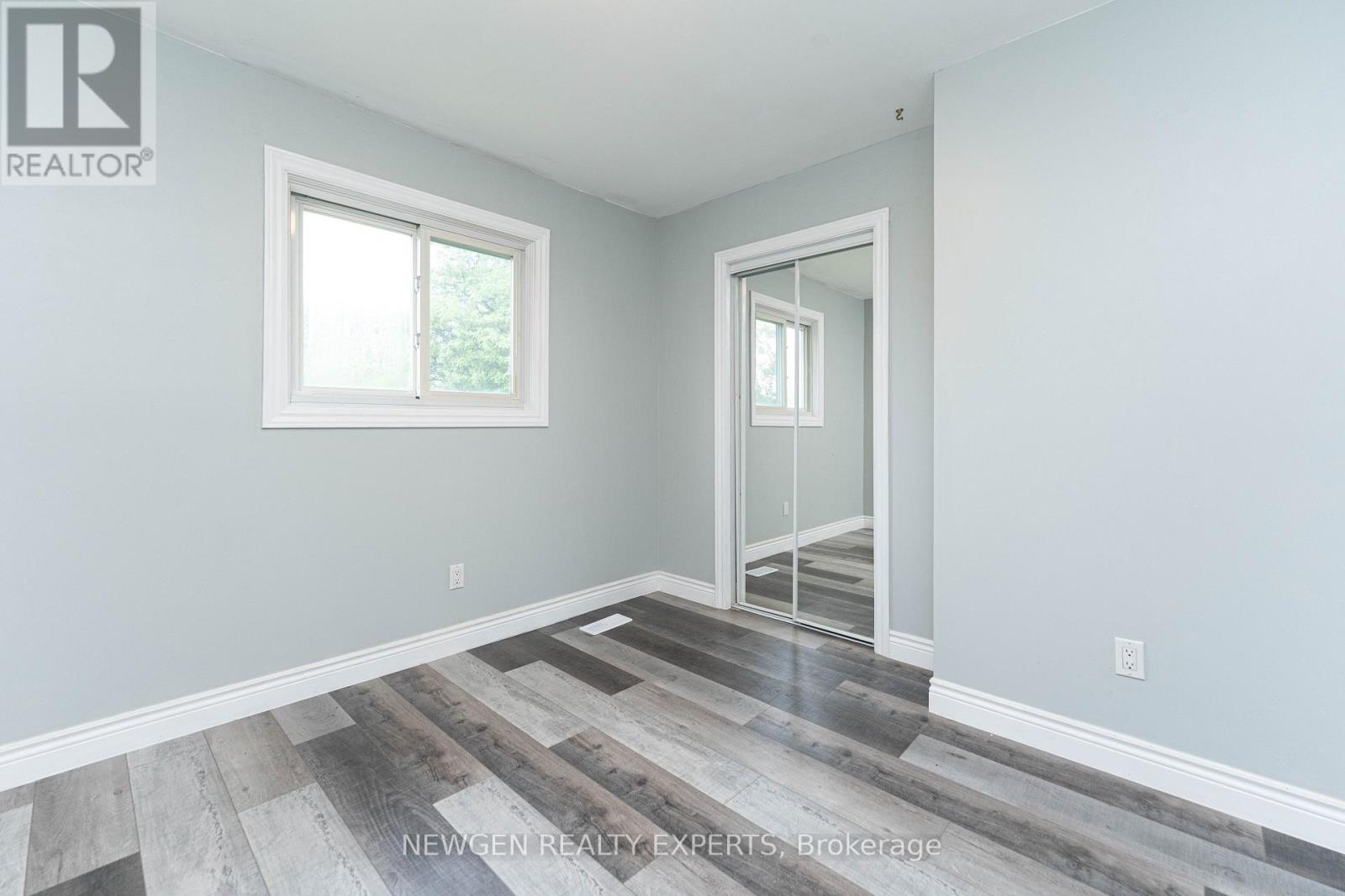 2458 Martin Court, Burlington, Ontario  L7P 2V2 - Photo 22 - W12904028