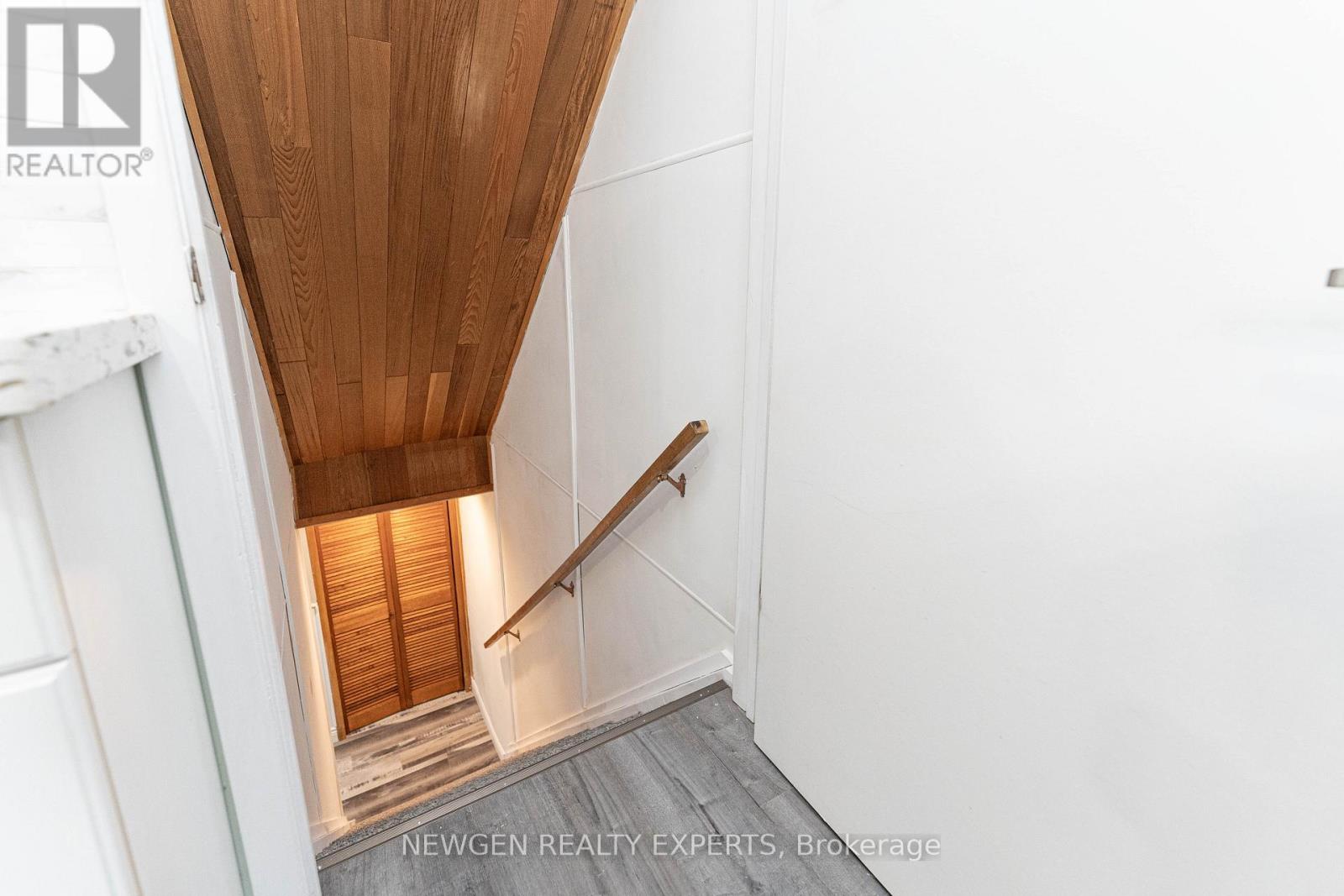 2458 Martin Court, Burlington, Ontario  L7P 2V2 - Photo 24 - W12904028