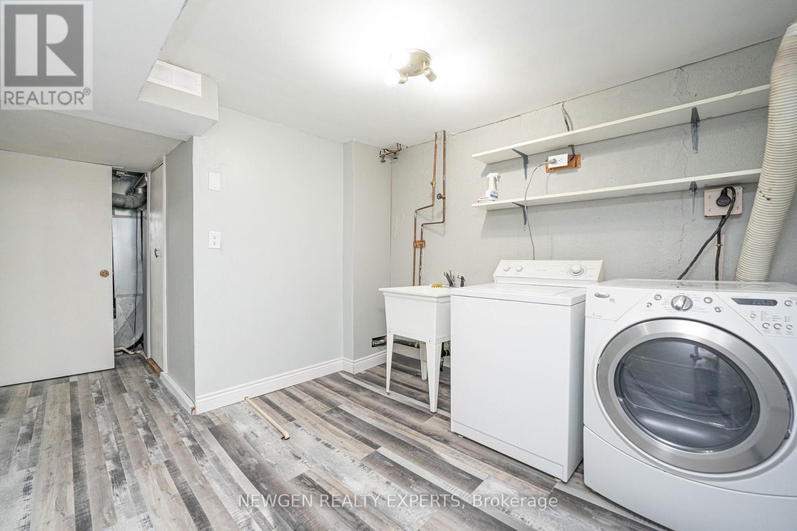 2458 Martin Court, Burlington, Ontario  L7P 2V2 - Photo 28 - W12904028