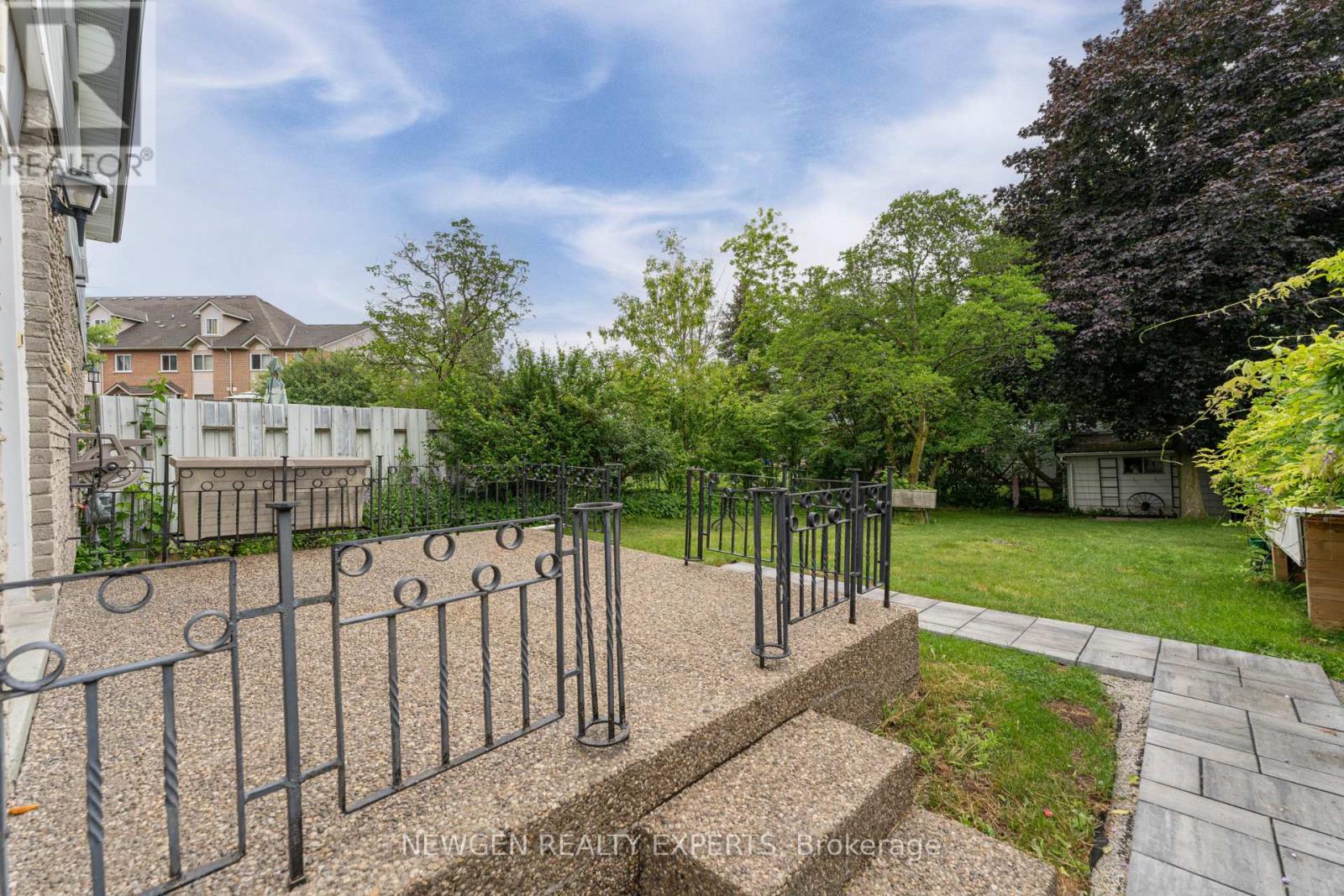 2458 Martin Court, Burlington, Ontario  L7P 2V2 - Photo 33 - W12904028