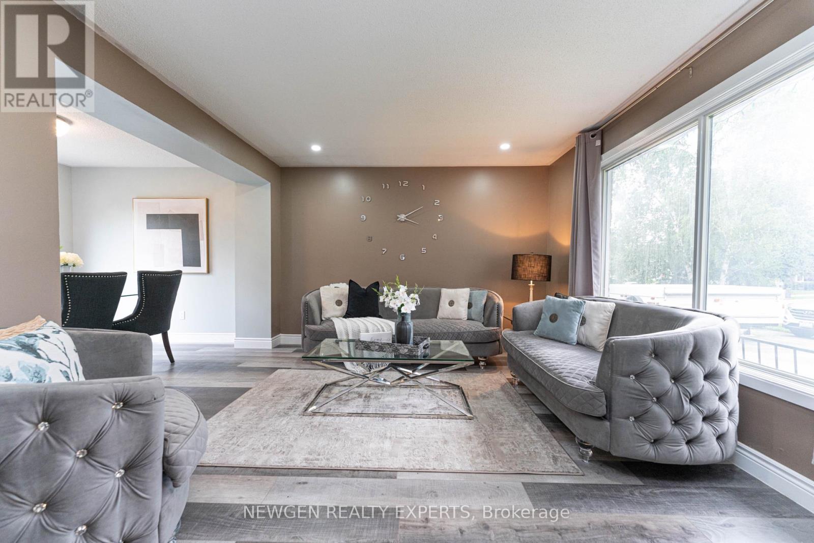 2458 Martin Court, Burlington, Ontario  L7P 2V2 - Photo 6 - W12904028