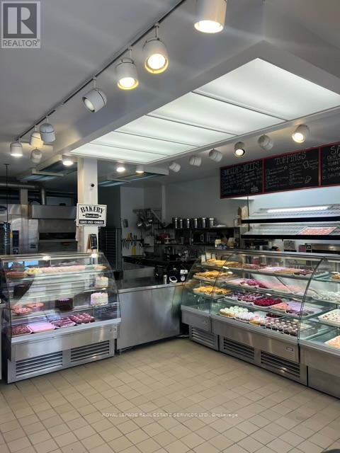 184 Lakeshore Road E, Oakville, Ontario  L6J 1H6 - Photo 2 - W12904062