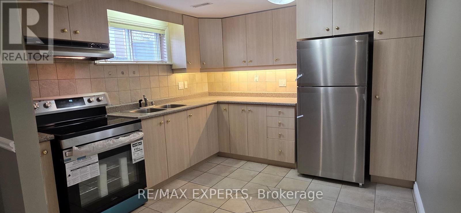 160 Ardwick Boulevard, Toronto, Ontario  M9M 1W2 - Photo 5 - W12904064