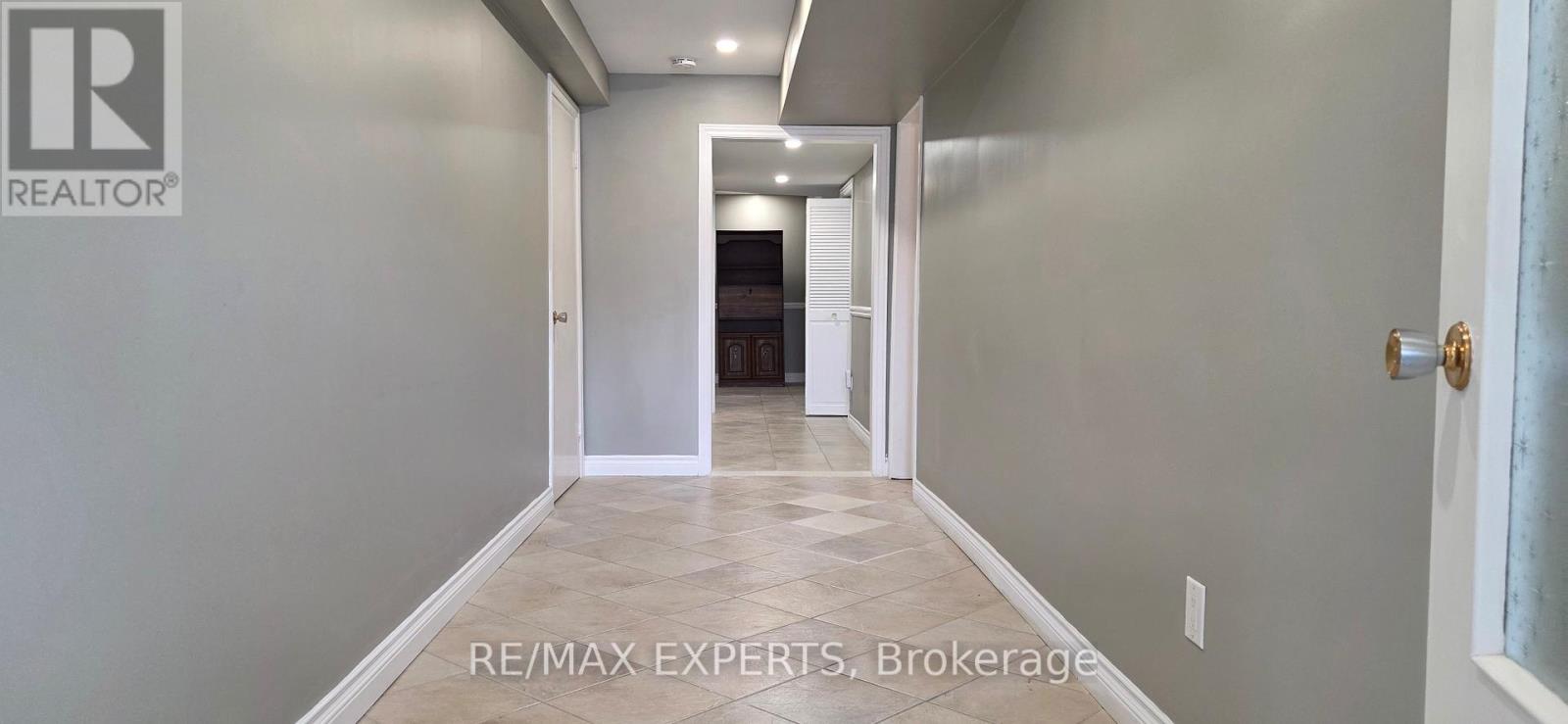 160 Ardwick Boulevard, Toronto, Ontario  M9M 1W2 - Photo 6 - W12904064