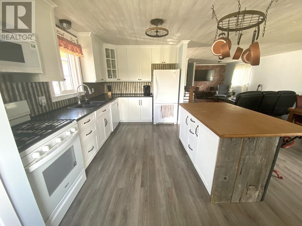 37 Ste. Camillus Cres, Elliot Lake, Ontario  P5A 3J8 - Photo 5 - SM260503