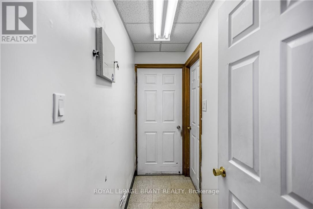 215 Grand River Avenue, Brantford, Ontario  N3T 4Y3 - Photo 18 - X12903918