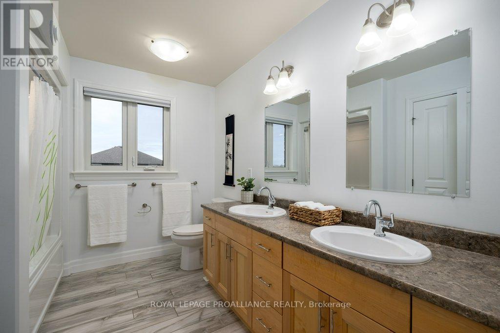 60 Crews Crescent, Quinte West, Ontario  K8V 0G4 - Photo 33 - X12904092
