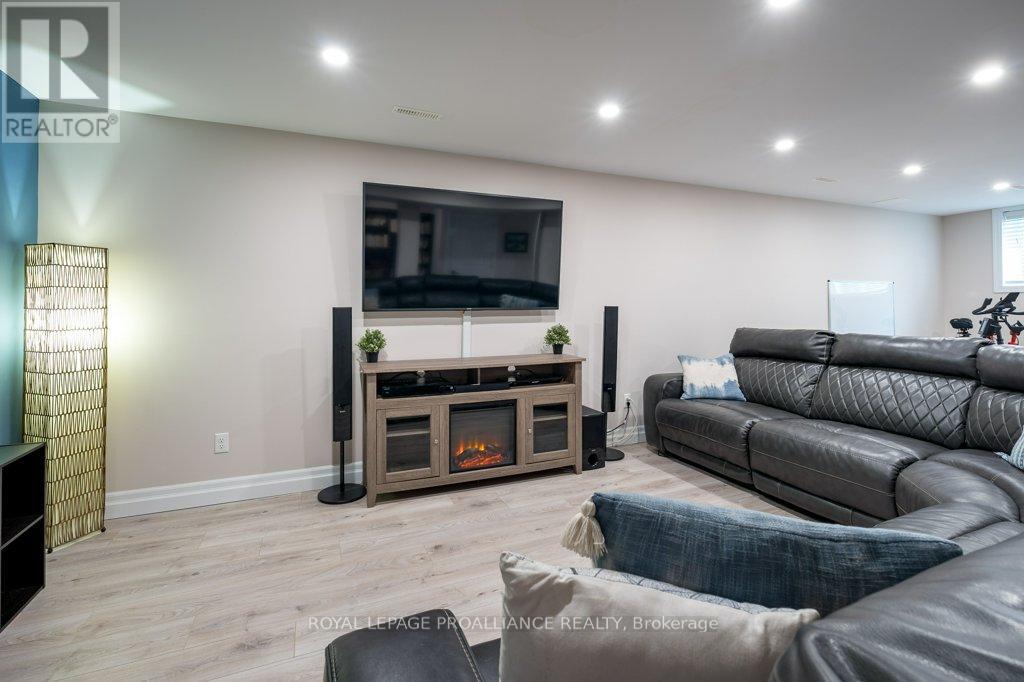 60 Crews Crescent, Quinte West, Ontario  K8V 0G4 - Photo 40 - X12904092