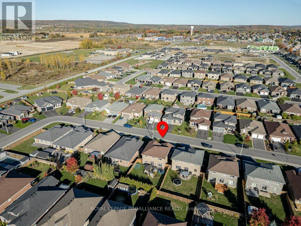 60 Crews Crescent, Quinte West, Ontario  K8V 0G4 - Photo 5 - X12904092