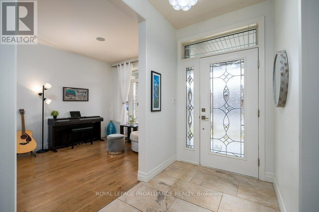 60 Crews Crescent, Quinte West, Ontario  K8V 0G4 - Photo 8 - X12904092