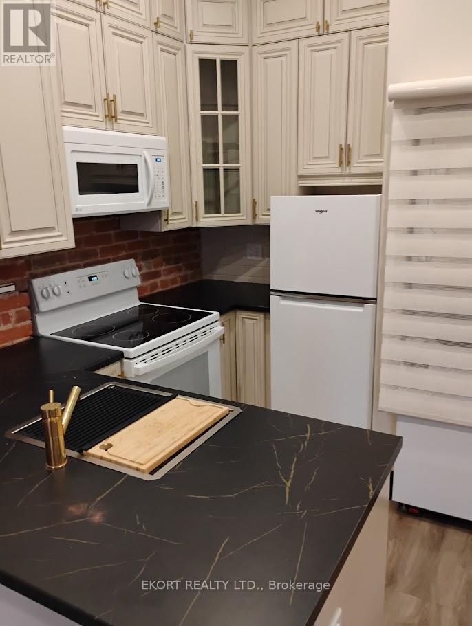 6 - 251 Front Street, Belleville, Ontario  K8N 2Z6 - Photo 3 - X12904128