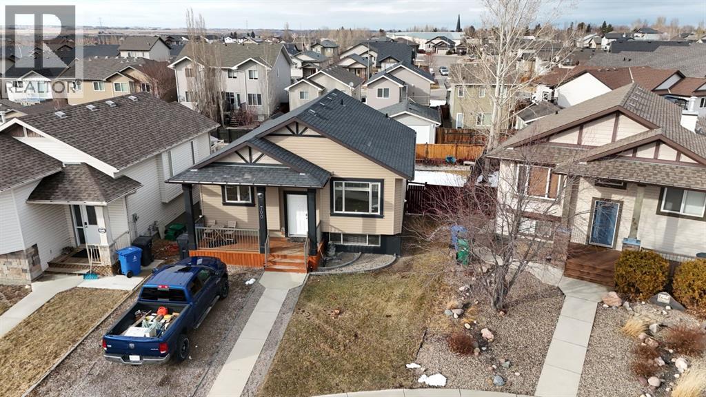 700 Florence Ho Leong Crescent N, Lethbridge, Alberta  T1H 5R5 - Photo 3 - A2293373