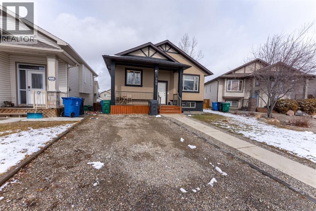 700 Florence Ho Leong Crescent N, Lethbridge, Alberta  T1H 5R5 - Photo 6 - A2293373