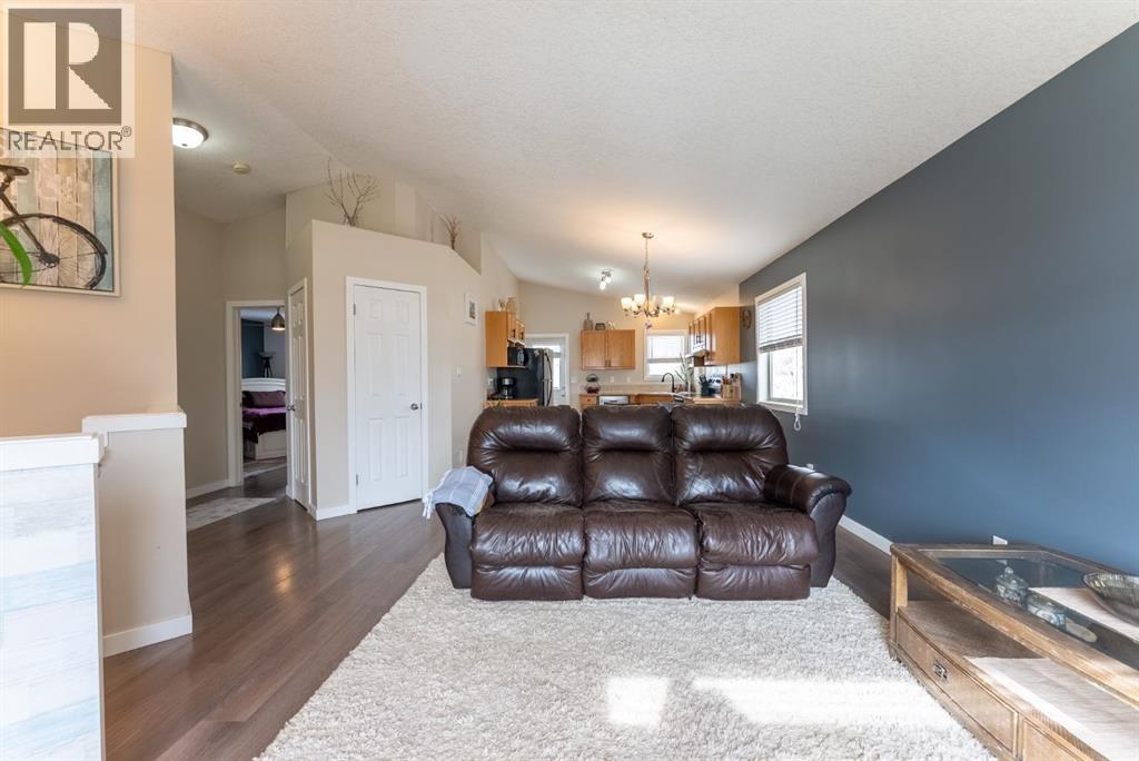 700 Florence Ho Leong Crescent N, Lethbridge, Alberta  T1H 5R5 - Photo 8 - A2293373