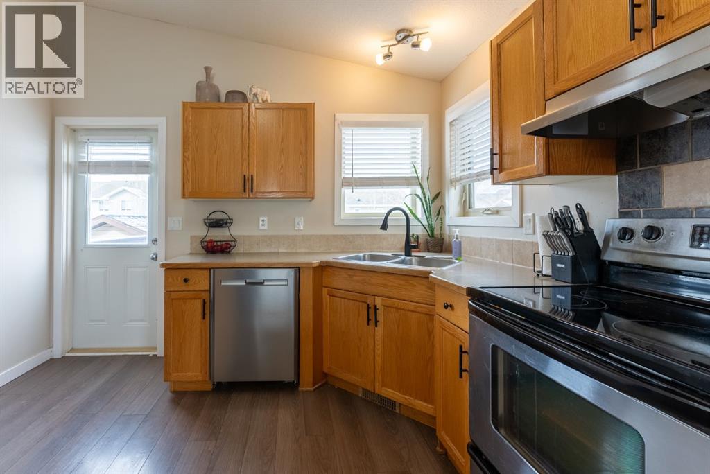 700 Florence Ho Leong Crescent N, Lethbridge, Alberta  T1H 5R5 - Photo 14 - A2293373