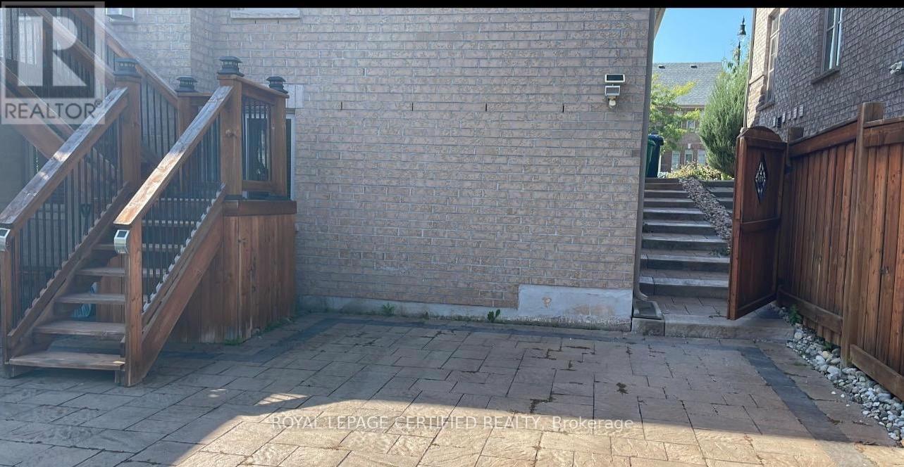 17 Fallowfield Road, Brampton, Ontario  L6X 0W1 - Photo 2 - W12864252