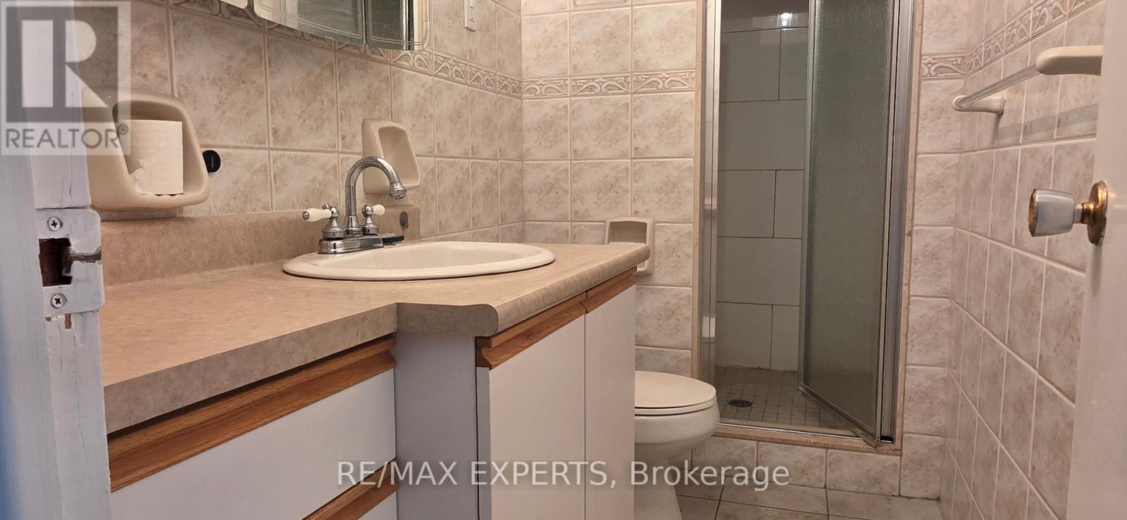 160 Ardwick Boulevard, Toronto, Ontario  M9M 1W2 - Photo 13 - W12904064