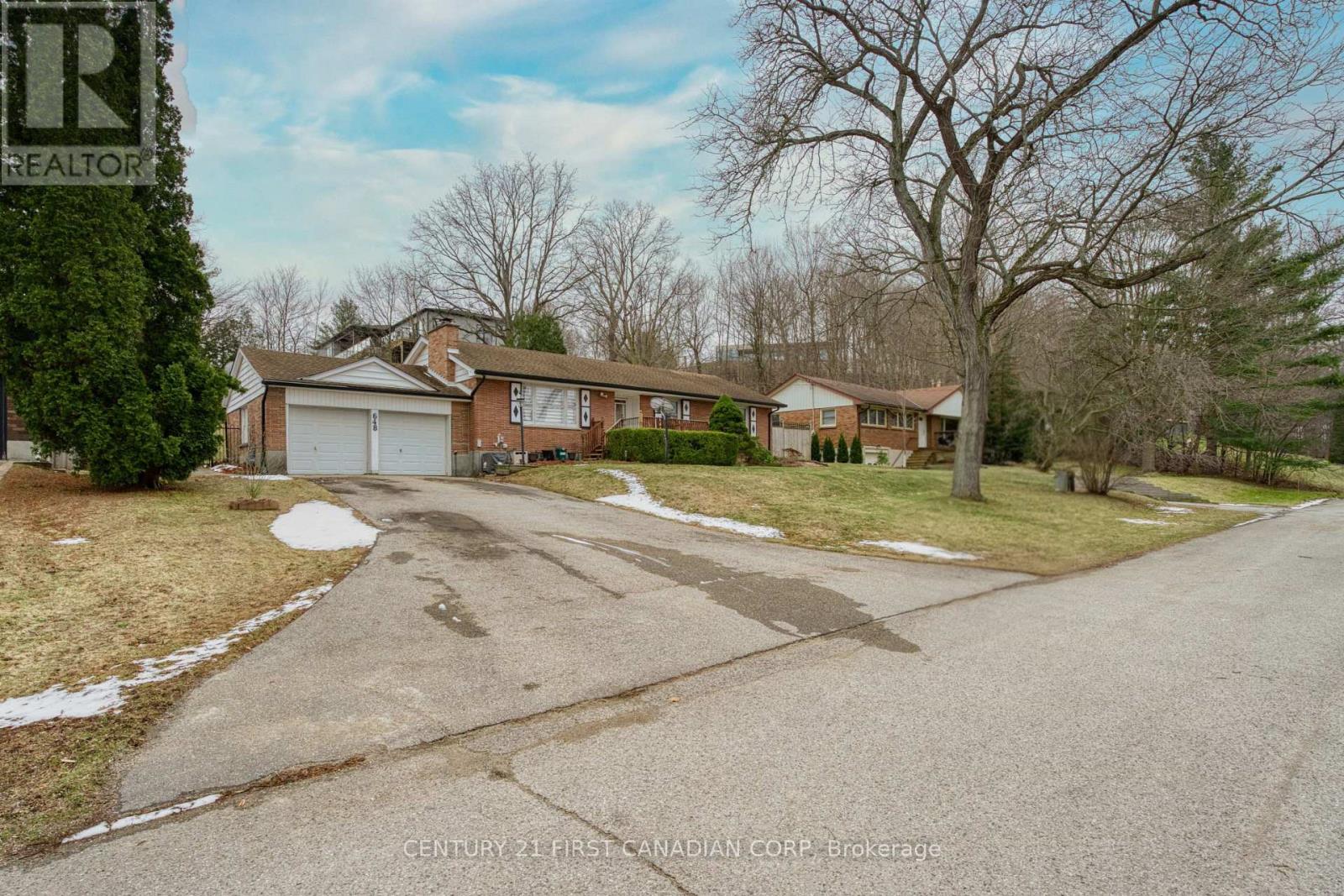 648 Westwood Drive, London South, Ontario  N6K 1A7 - Photo 2 - X12904084