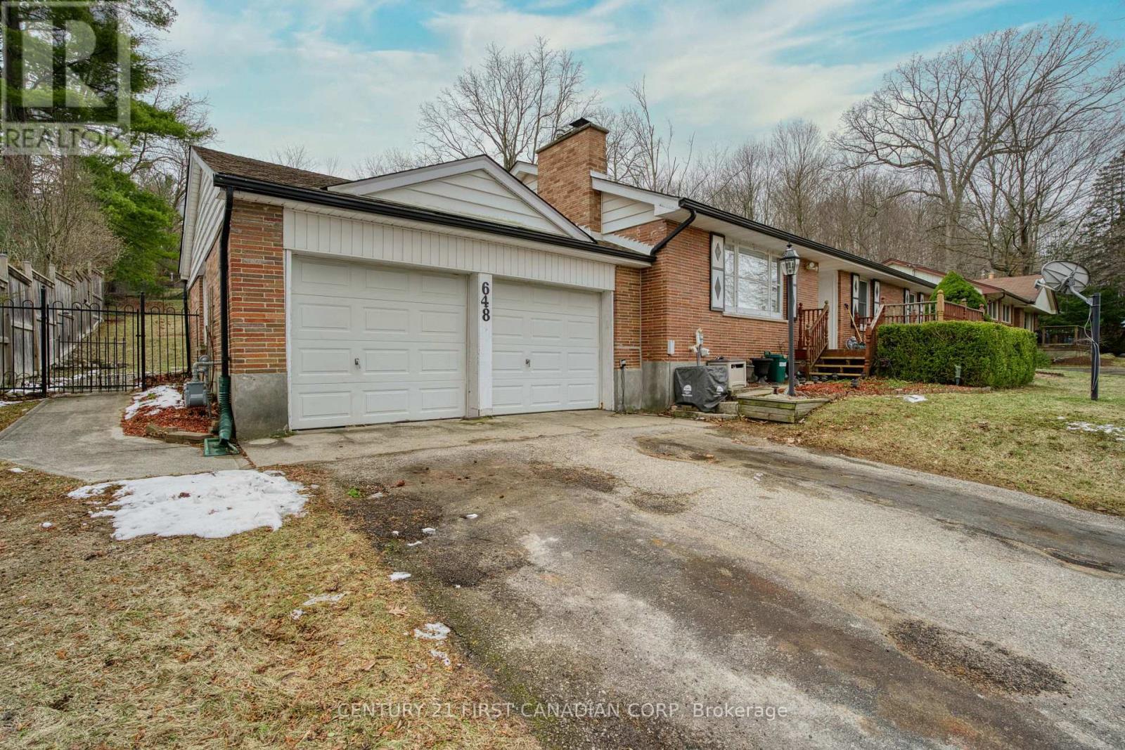 648 Westwood Drive, London South, Ontario  N6K 1A7 - Photo 3 - X12904084