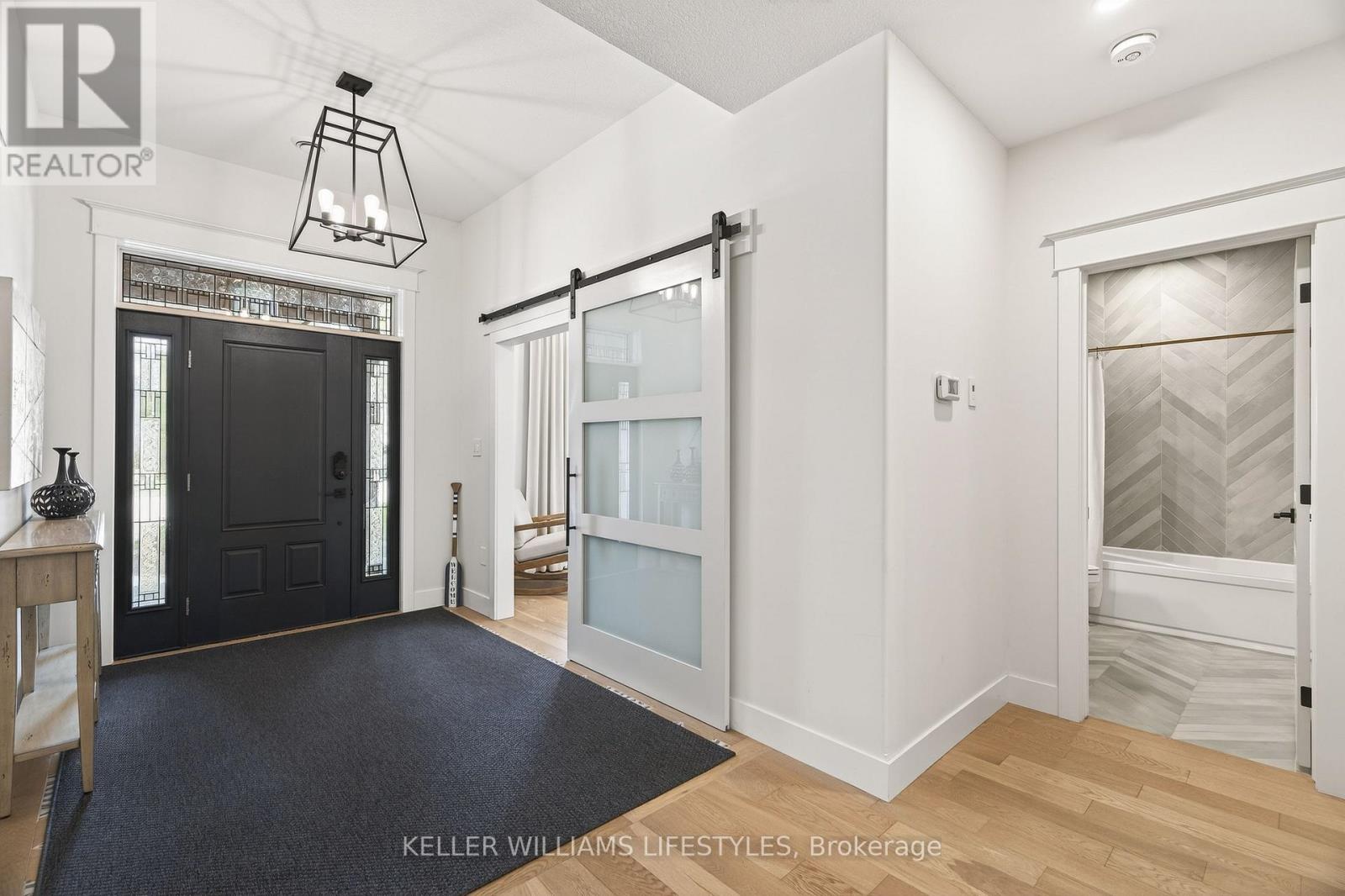 22 Delevan Street, Bluewater, Ontario  N0M 1G0 - Photo 11 - X12904170