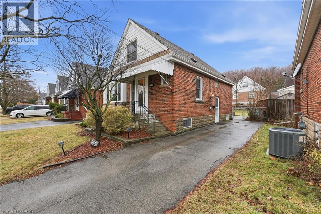 258 Cloverdale Avenue, Hamilton, Ontario  L8K 4M6 - Photo 2 - 40812068