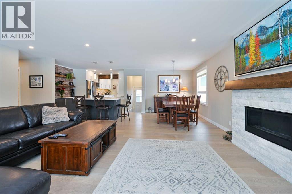 6427 Lombardy Crescent SW, Calgary, Alberta  T3E 5R4 - Photo 6 - A2286860