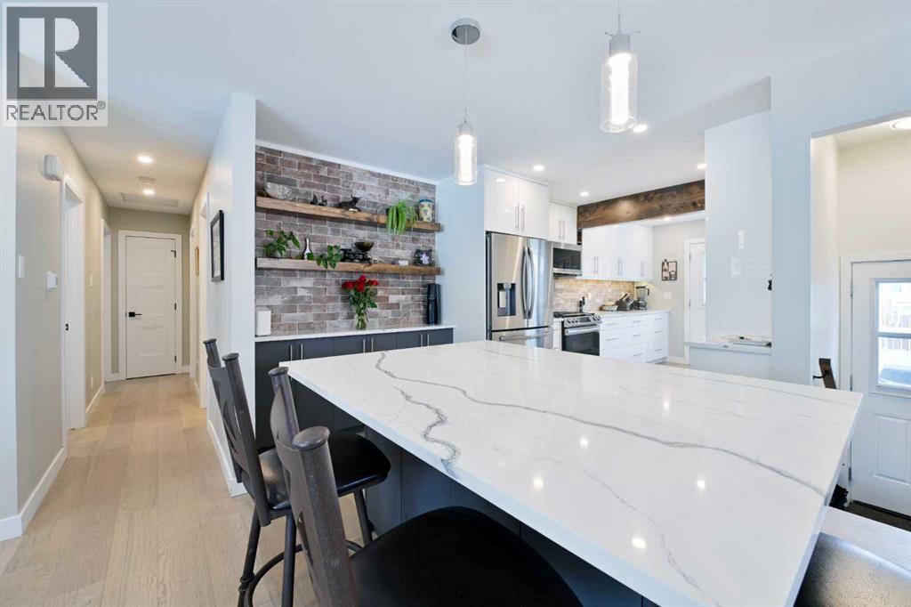 6427 Lombardy Crescent SW, Calgary, Alberta  T3E 5R4 - Photo 10 - A2286860