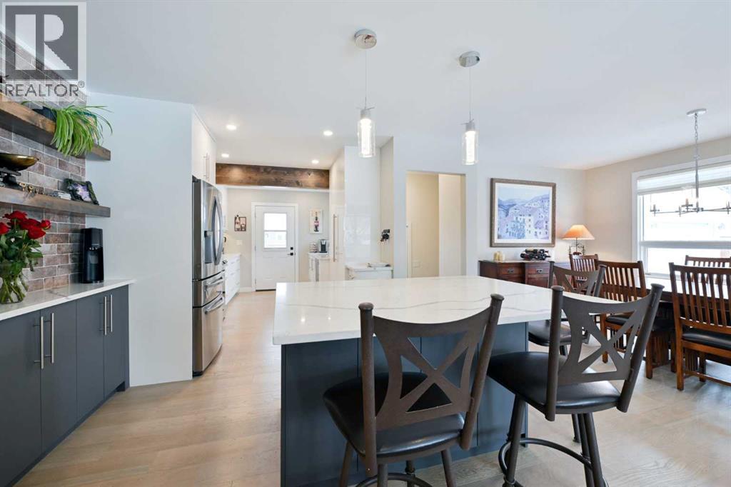 6427 Lombardy Crescent SW, Calgary, Alberta  T3E 5R4 - Photo 11 - A2286860