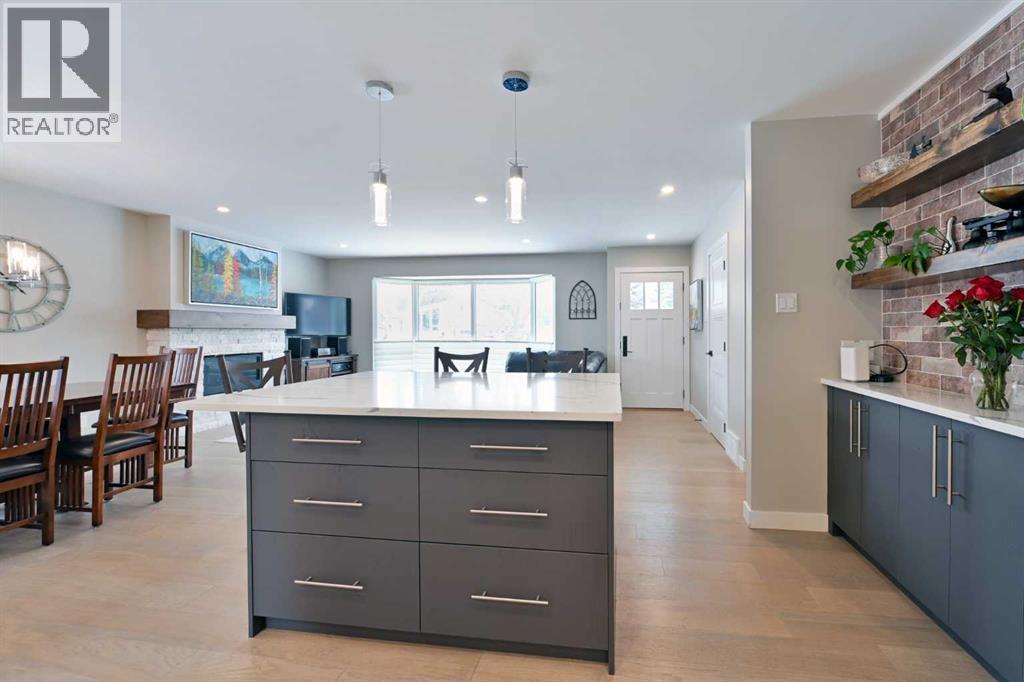 6427 Lombardy Crescent SW, Calgary, Alberta  T3E 5R4 - Photo 17 - A2286860