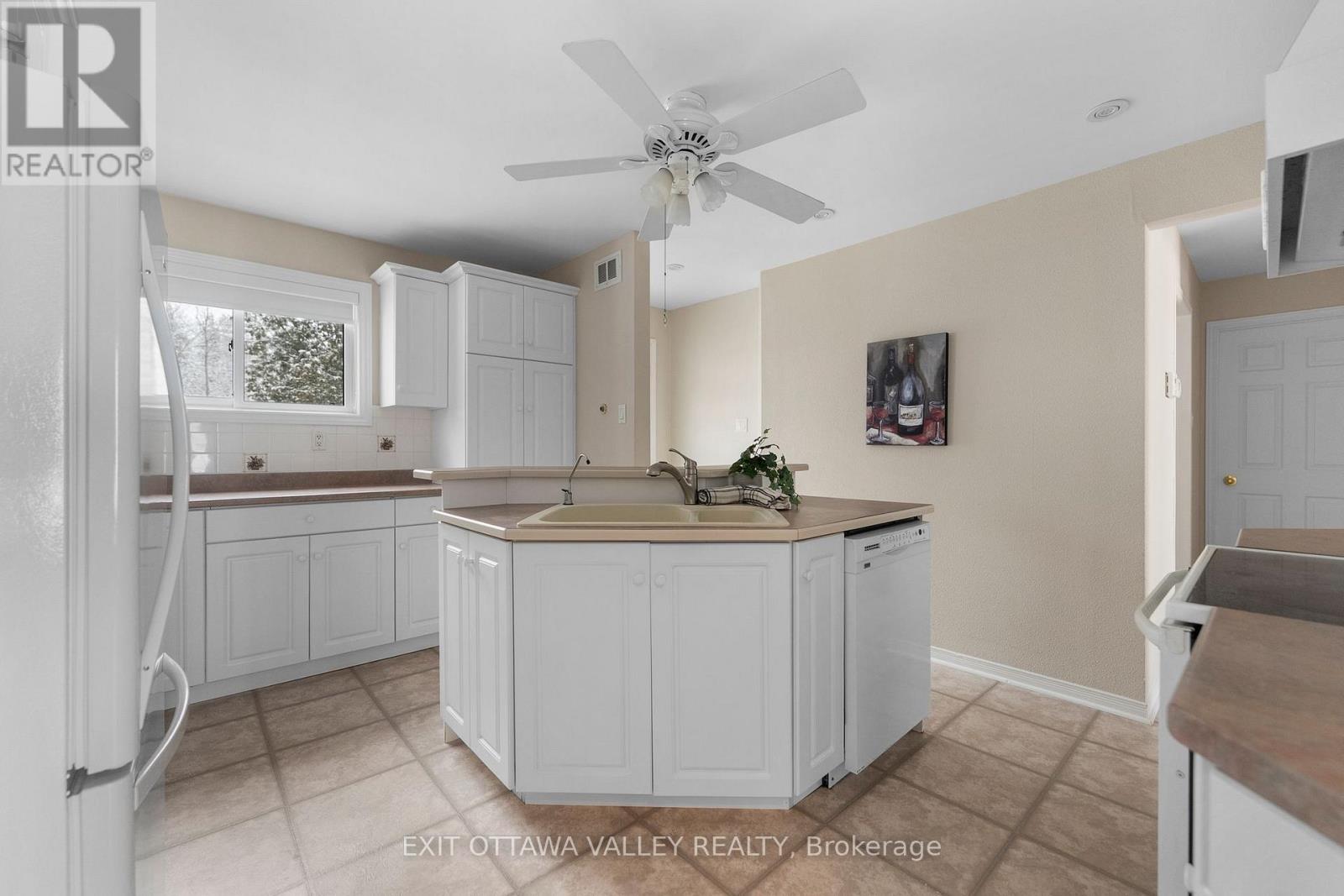 164 Coulonge Lake Trail, Whitewater Region, Ontario  K0J 2L0 - Photo 6 - X12903996