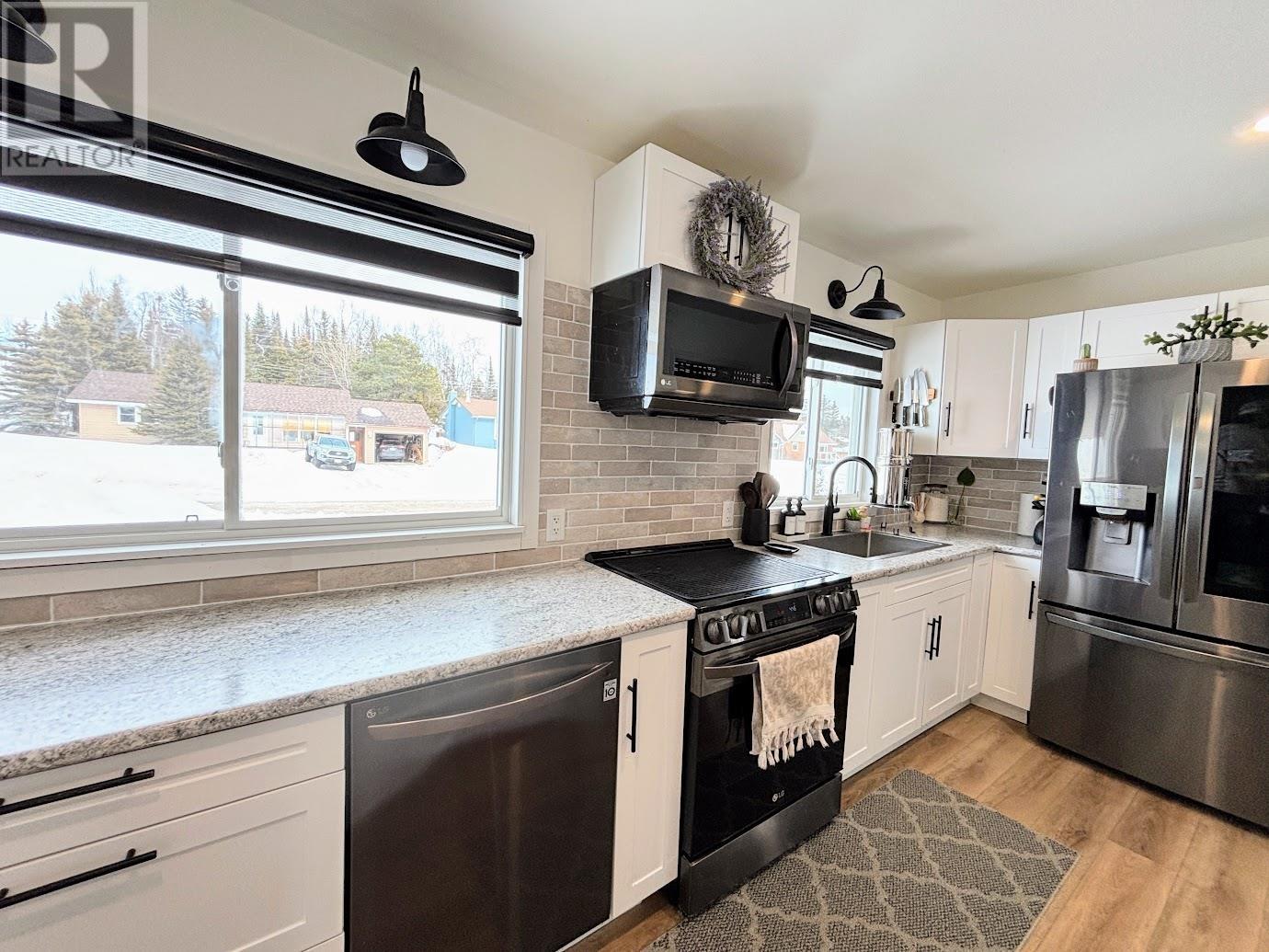 5 Steedman Dr, Marathon, Ontario  P0T 2E0 - Photo 4 - TB2600414