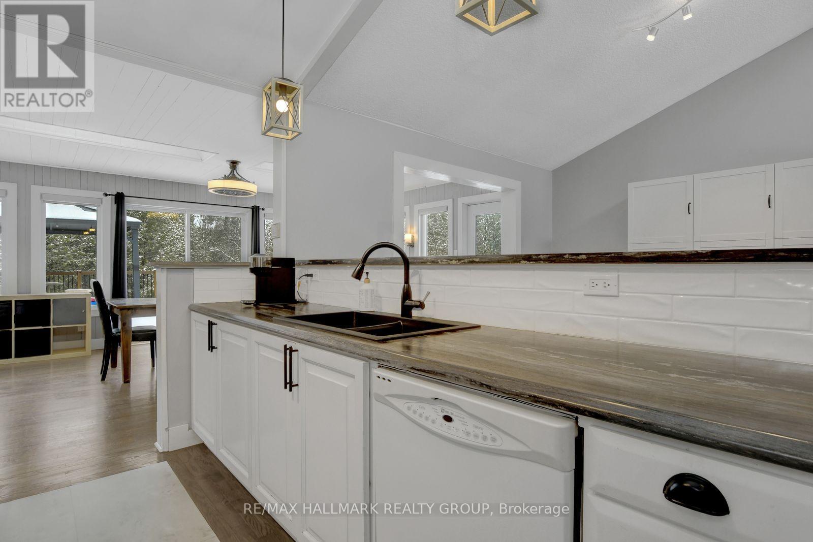 131 Delaney Drive, Ottawa, Ontario  K0A 1L0 - Photo 9 - X12903914